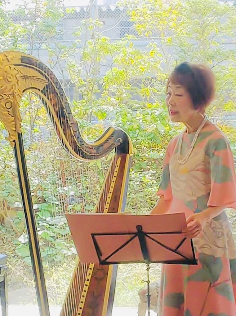 編集長インタビュー: 摩数意英子～シングルアクションハープのすすめ